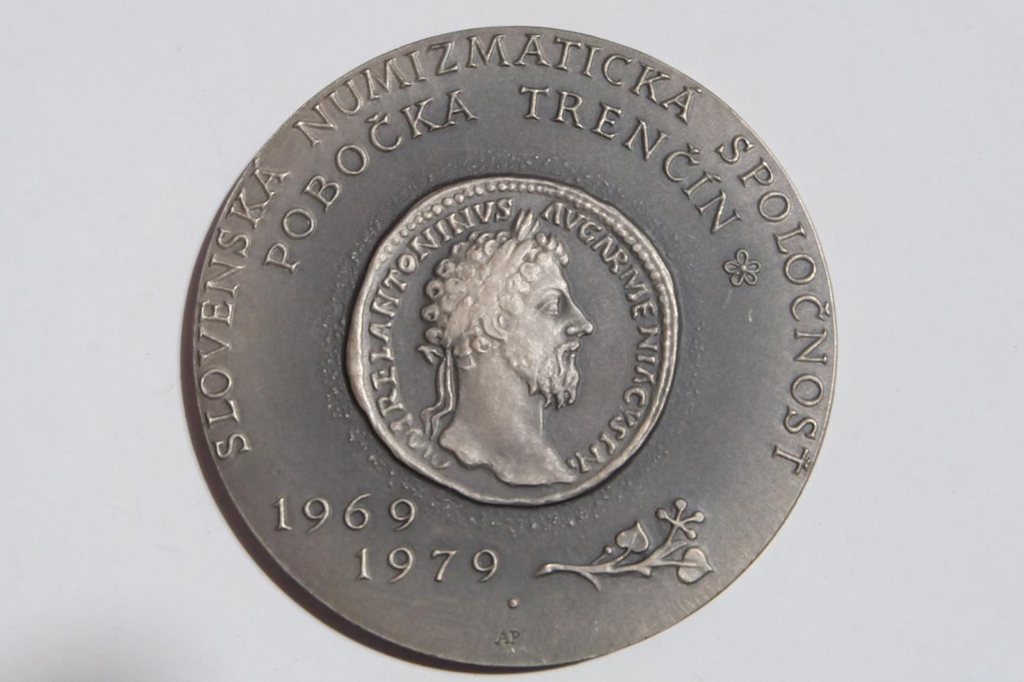 MEDAILA 1979 - 1800 Rokov Rímskeho nápisu na hradnej skale 179 S.N.S.